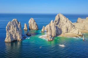 Read more about the article Meksikanın ən çox ziyarət olunan 60 turizm məkanı: Hər zaman yaddaşları közərdən Playa del Amor